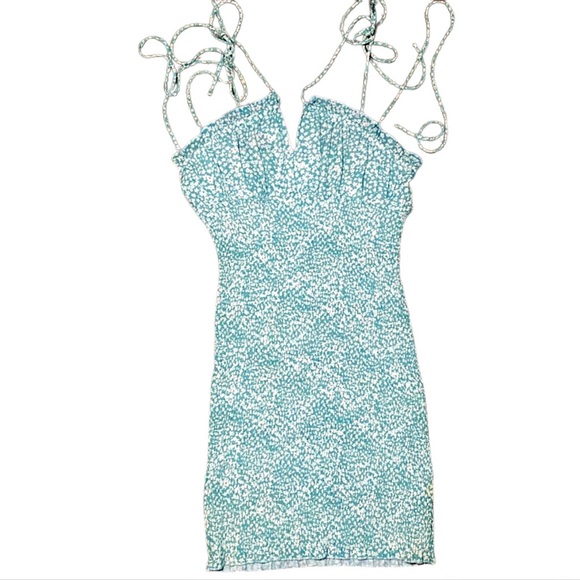Leslies Thread Dresses & Skirts - Blue and white floral patterned bodycon mini dress